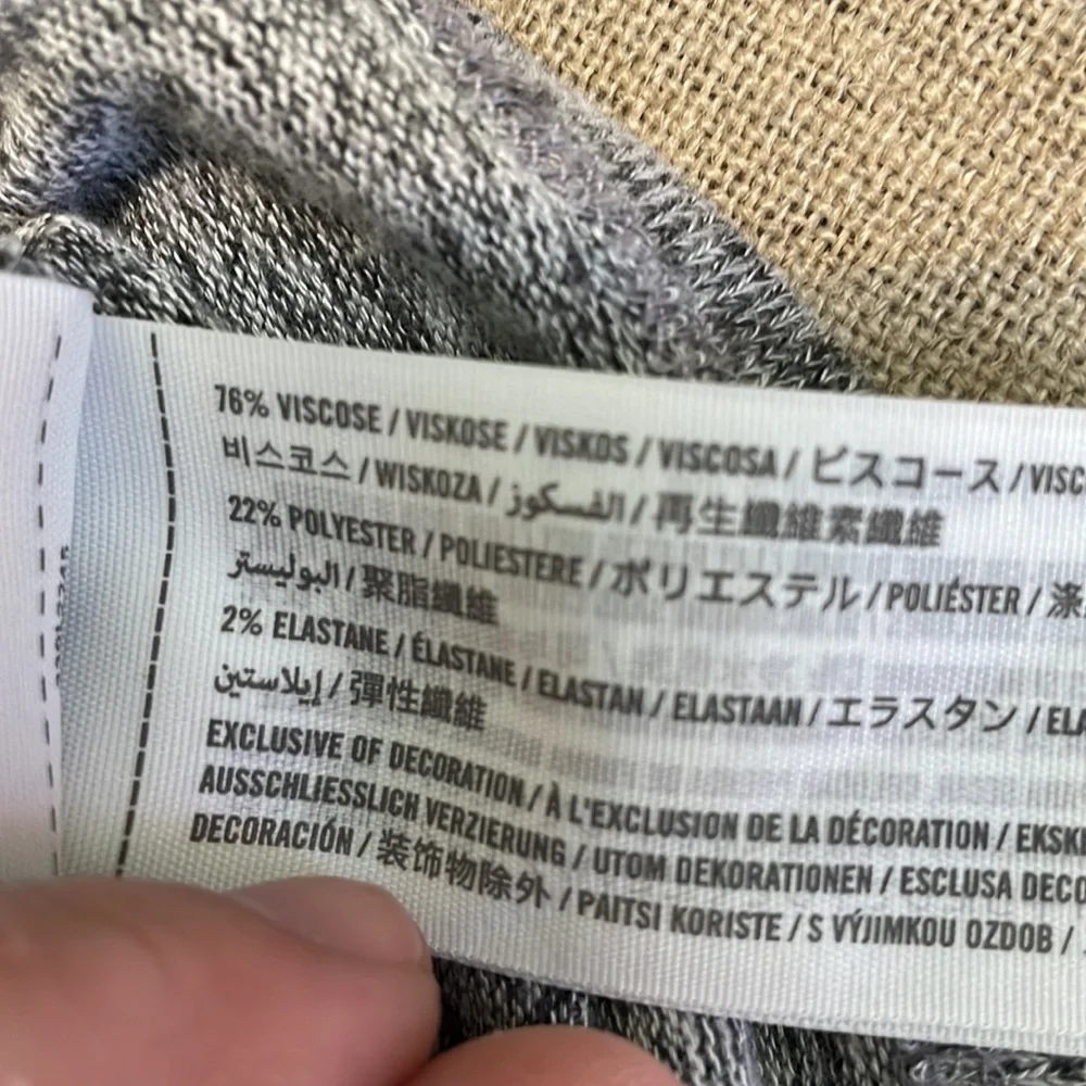 GRAY Hollister Long Sleeved Top - Size Small - Picture 5 of 5